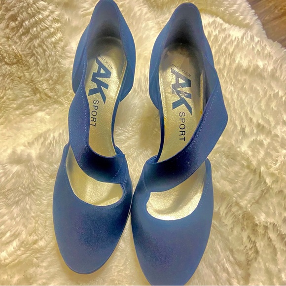 Anne Klein Vibrant Navy Blue Heels - Picture 6 of 16